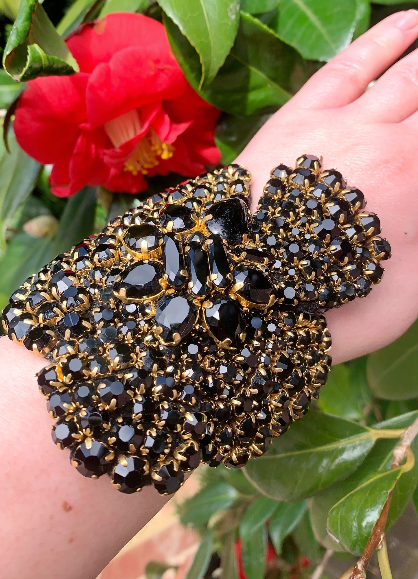 Cecilia flower bracelet black